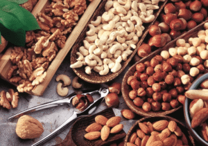 خواص شگفت‌انگیز ترکیب خشکبار با دمنوش‌ها و نوشیدنی‌های سنتی ایرانی